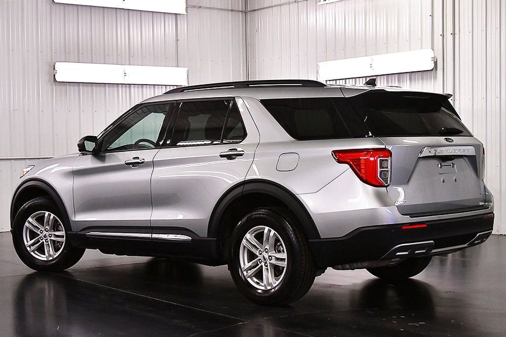 Used 2024 Ford Explorer XLT w/ Equipment Group 202A AWD/4WD image 5