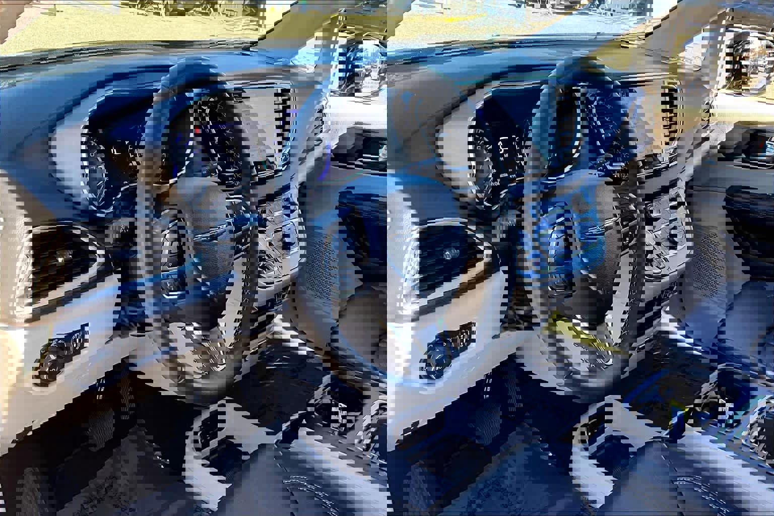 Used 2023 Chrysler Pacifica Touring-L image 17