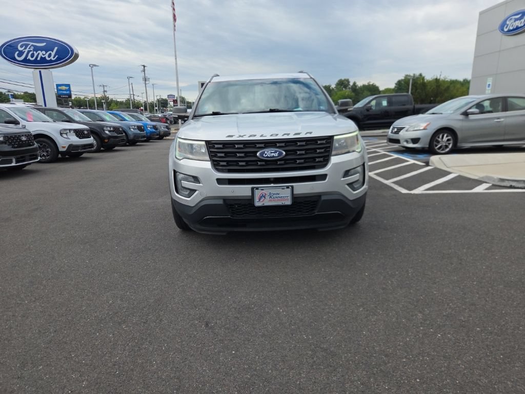 Used 2017 Ford Explorer Sport w/ Equipment Group 401A AWD/4WD image 2
