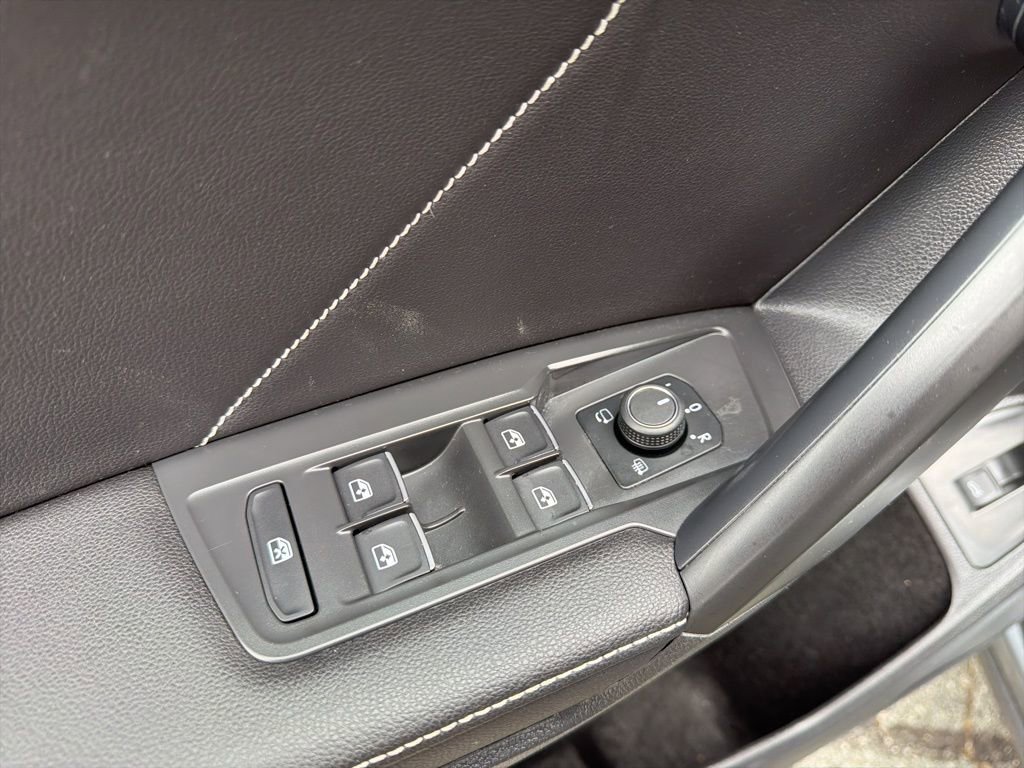 Used 2022 Volkswagen Tiguan SEL R-Line image 16