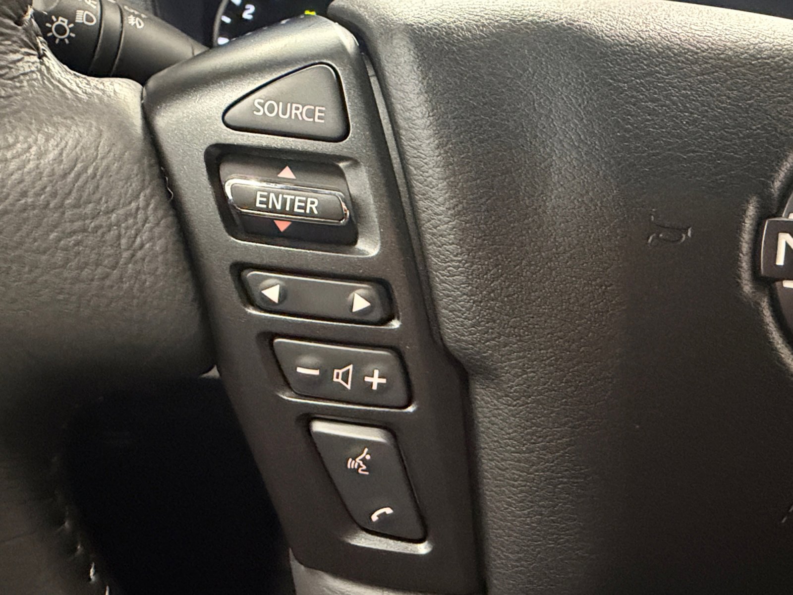 Used 2024 Nissan Frontier SL w/ Technology Package image 17