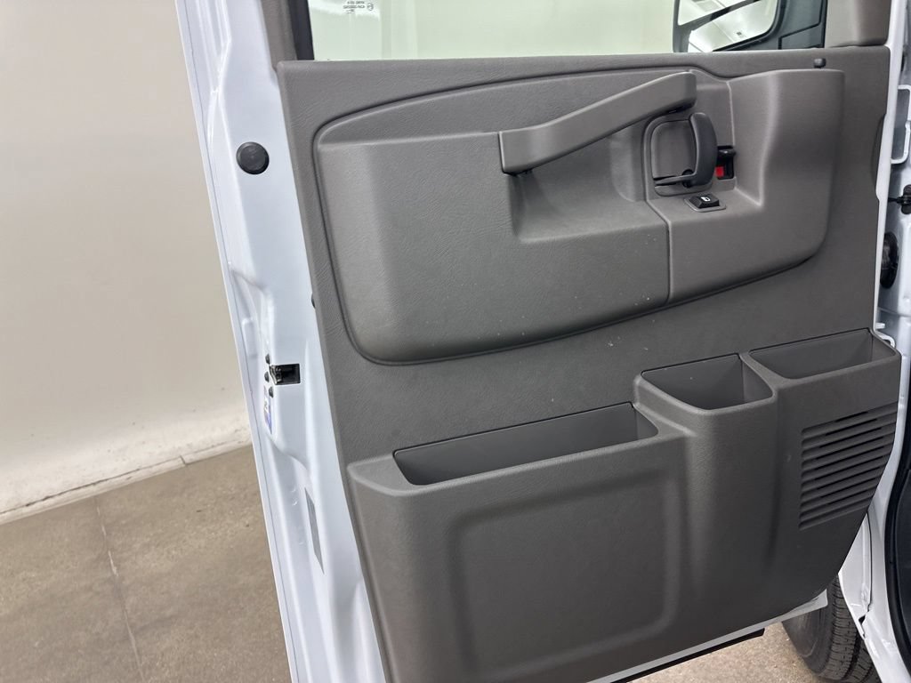 New 2026 GMC Savana 2500 w/ Driver Convenience Package RWD image 27