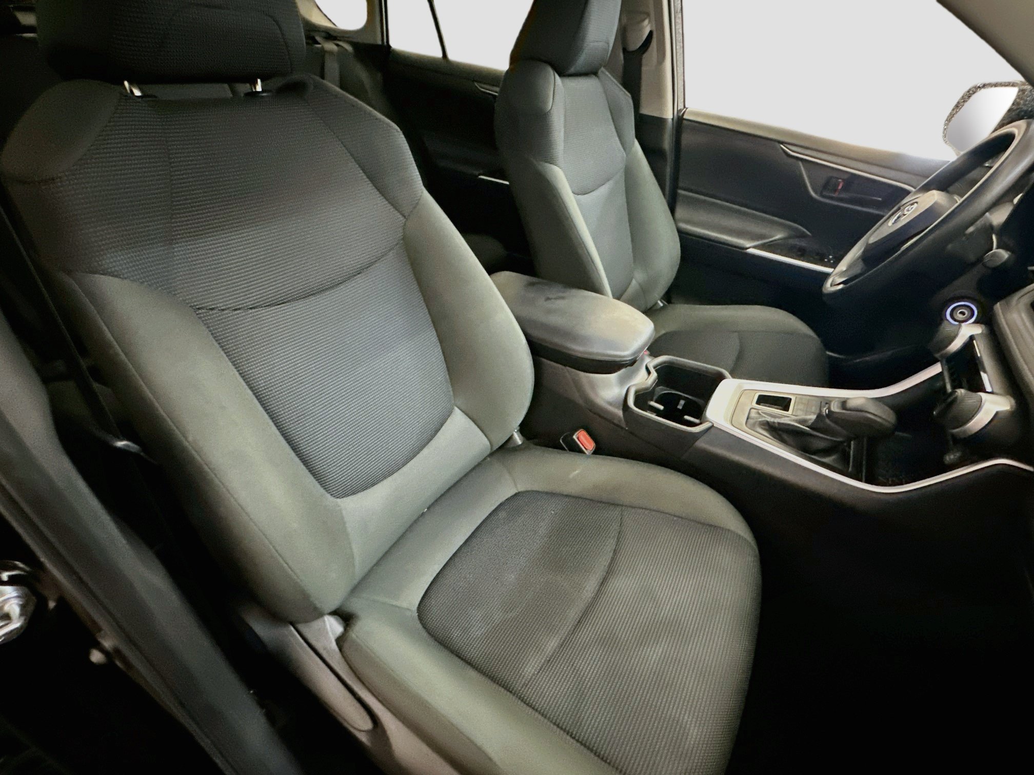 Used 2025 Toyota RAV4 LE AWD/4WD image 32
