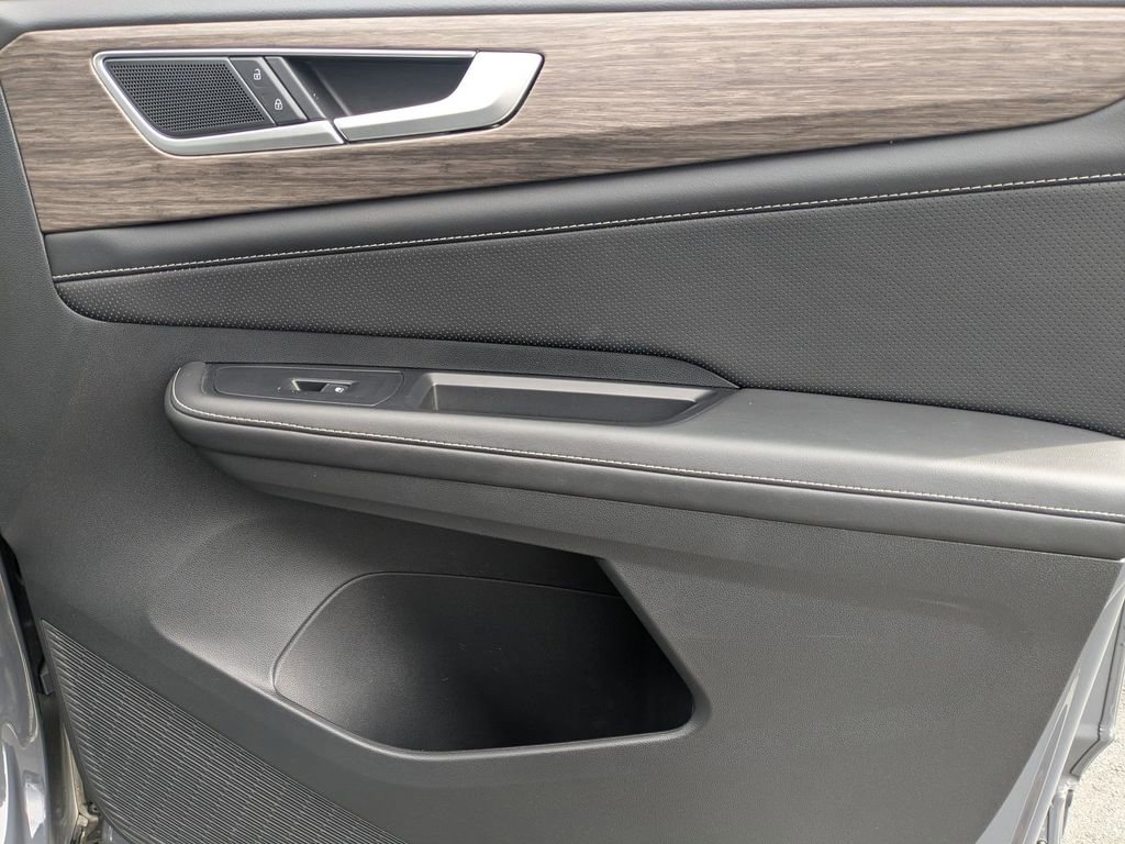 Used 2025 Volkswagen Atlas SEL image 32