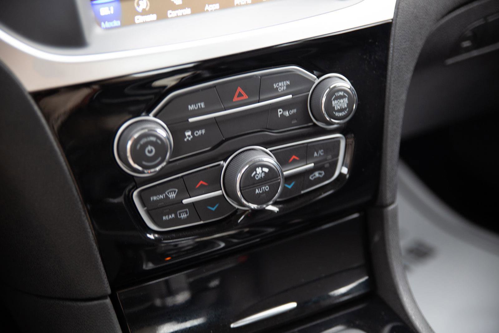 Used 2023 Chrysler 300 Touring L image 11