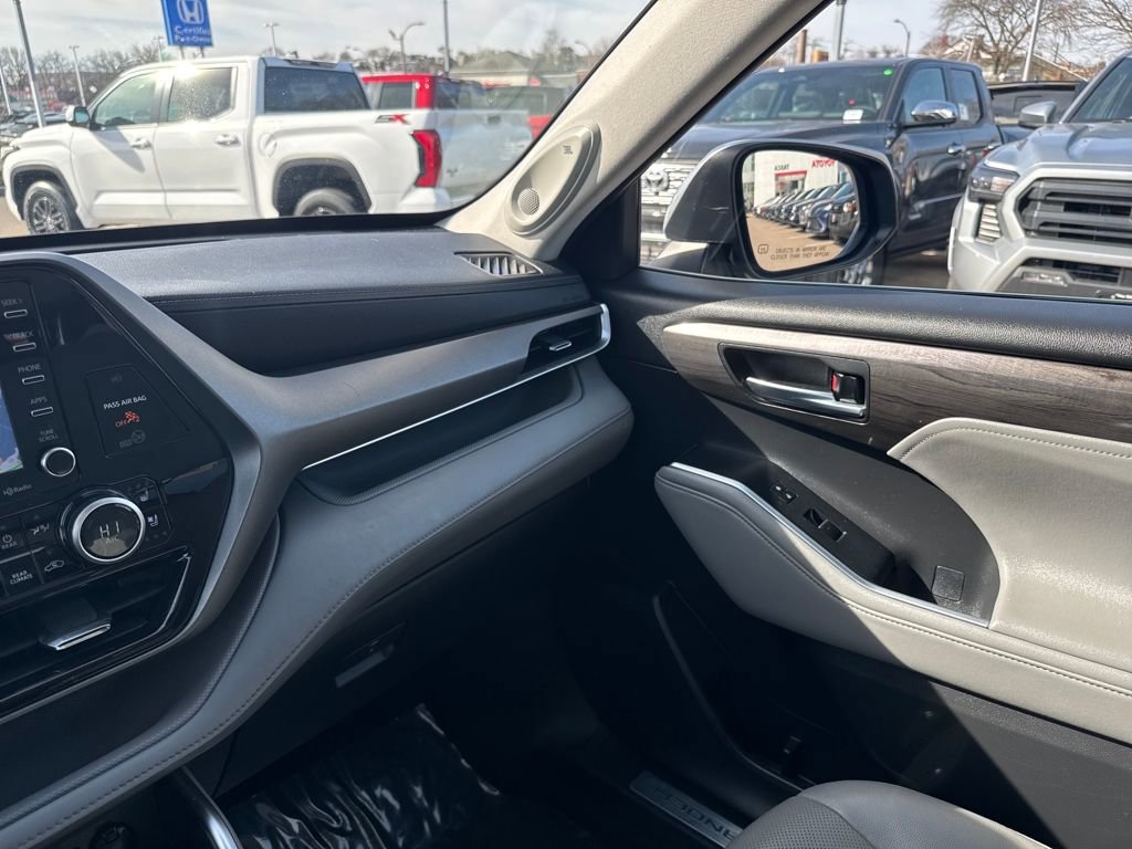 Used 2021 Toyota Highlander Limited AWD/4WD image 32