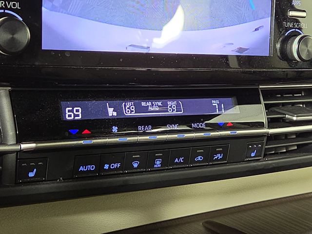 Used 2023 Toyota Sienna XLE AWD/4WD image 20