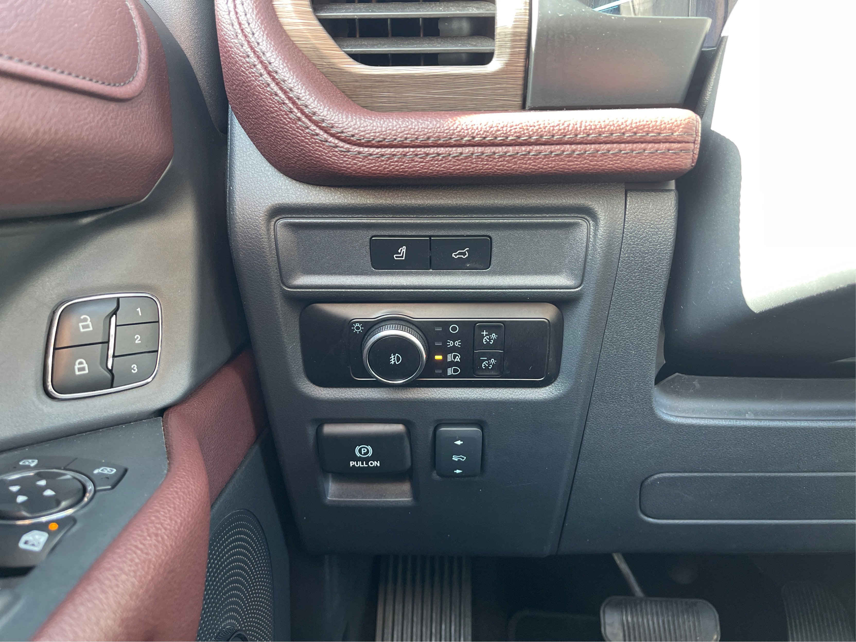 Used 2023 Ford Expedition Max Limited image 18