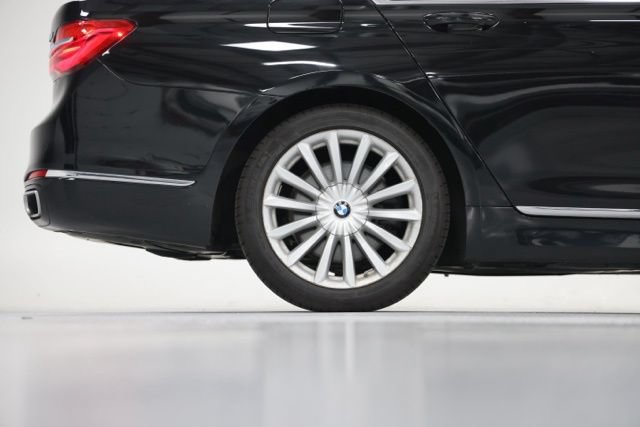 Used 2017 BMW 740i xDrive AWD/4WD image 15