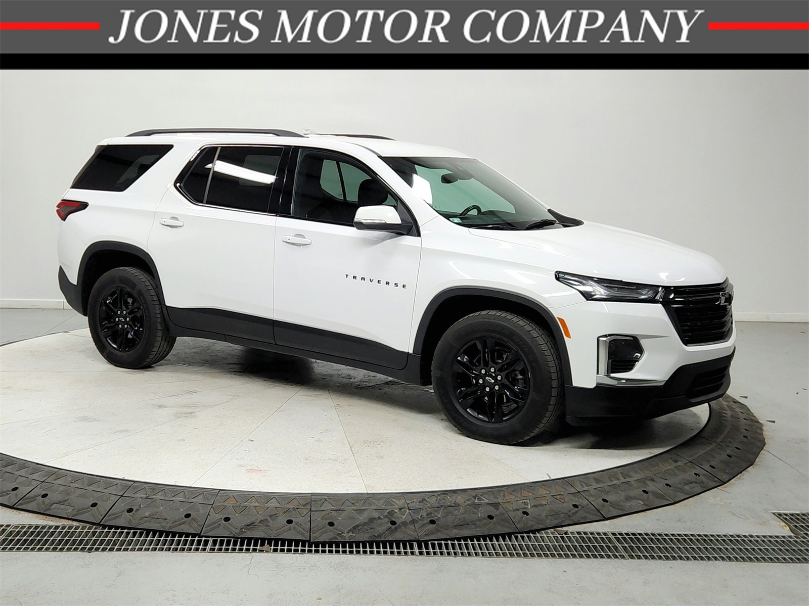 Used 2022 Chevrolet Traverse LT w/ Midnight/Sport Edition image 1