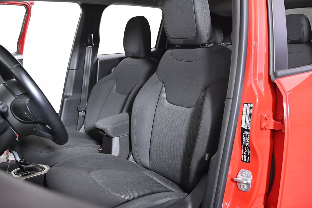 Used 2015 Jeep Renegade Latitude image 22