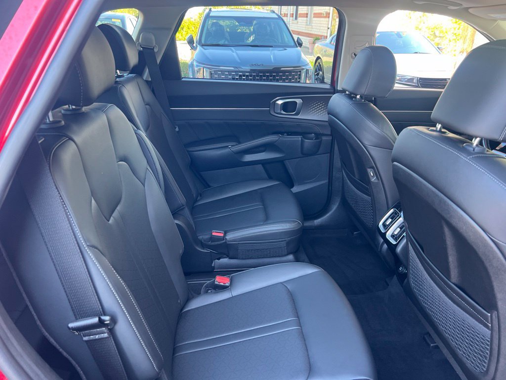 Used 2023 Kia Sorento SX AWD/4WD image 16