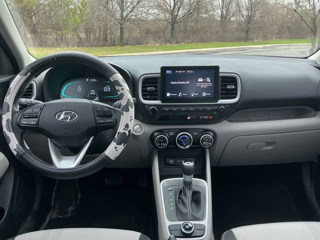 Certified 2024 Hyundai Venue SEL FWD image 13