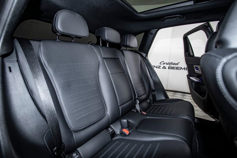 Used 2025 Mercedes-Benz GLC 300 4MATIC w/ AMG Line image 15