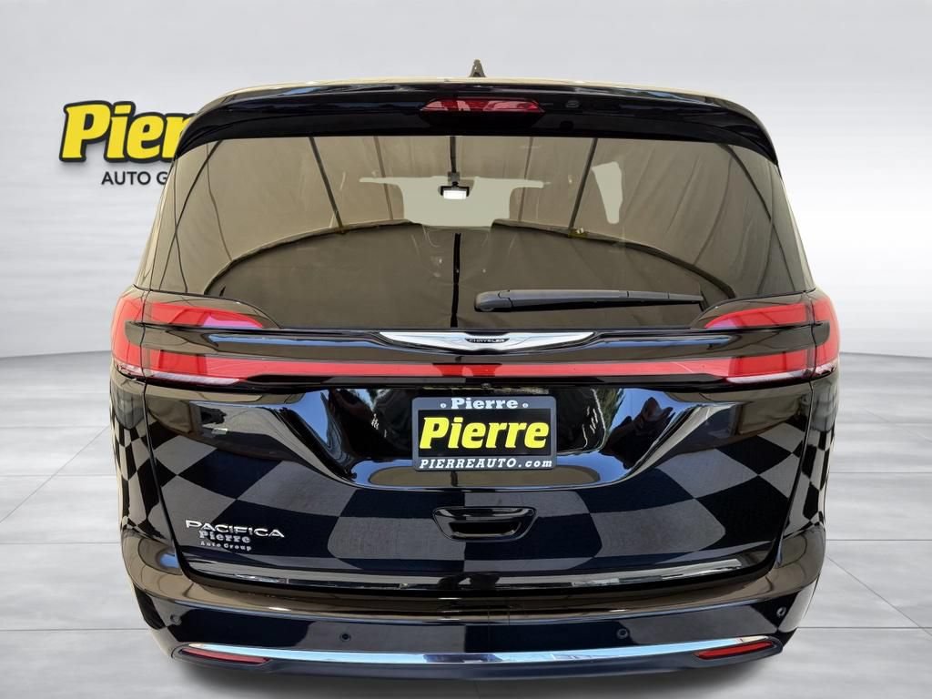 Used 2025 Chrysler Pacifica Select FWD image 3