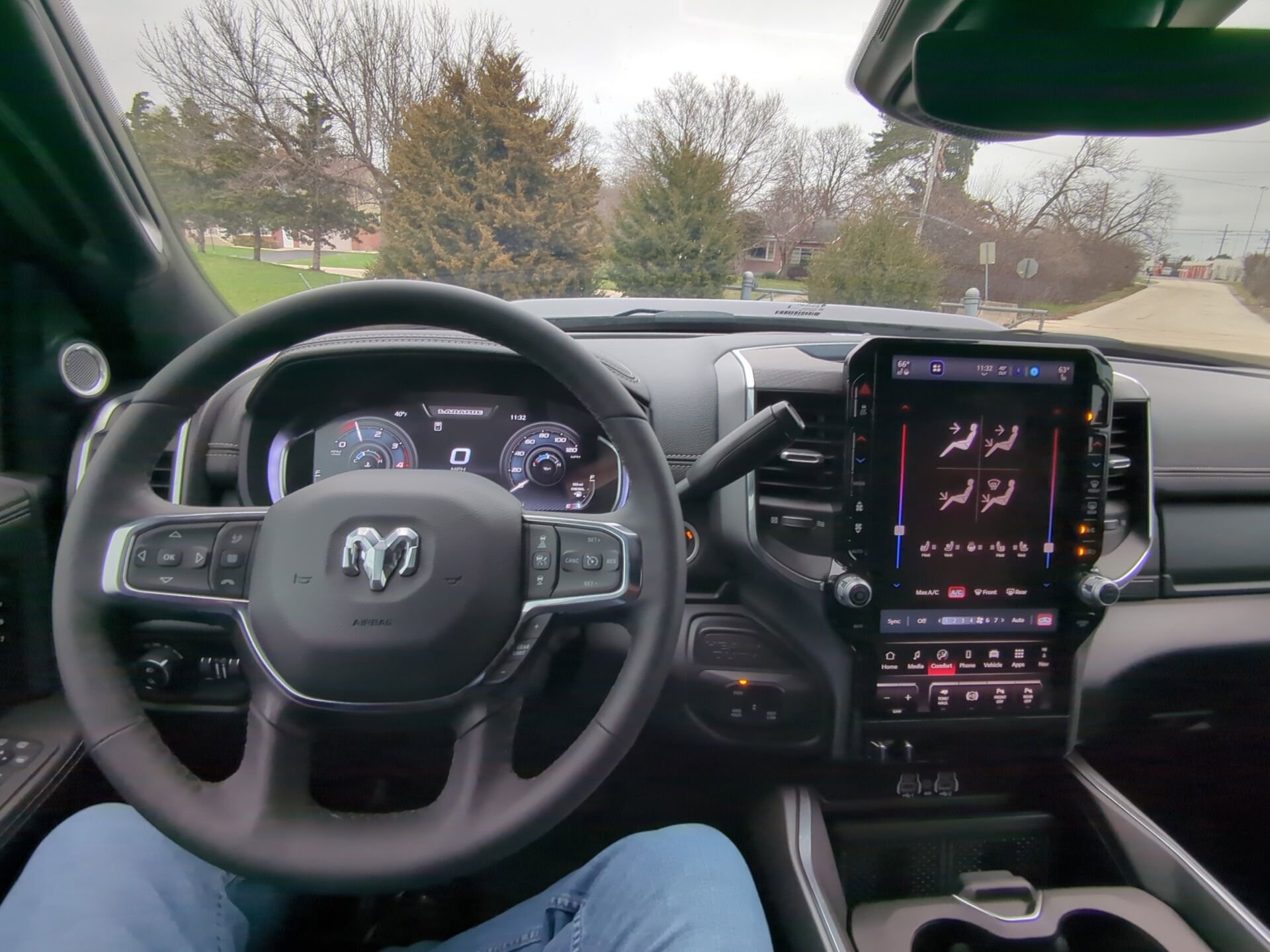 Used 2025 RAM 3500 Laramie image 14
