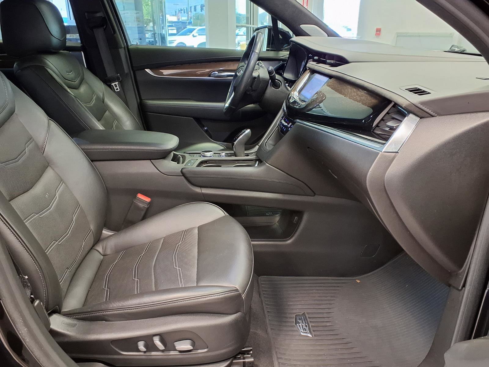 Used 2020 Cadillac XT6 Premium Luxury w/ Platinum Package FWD image 10