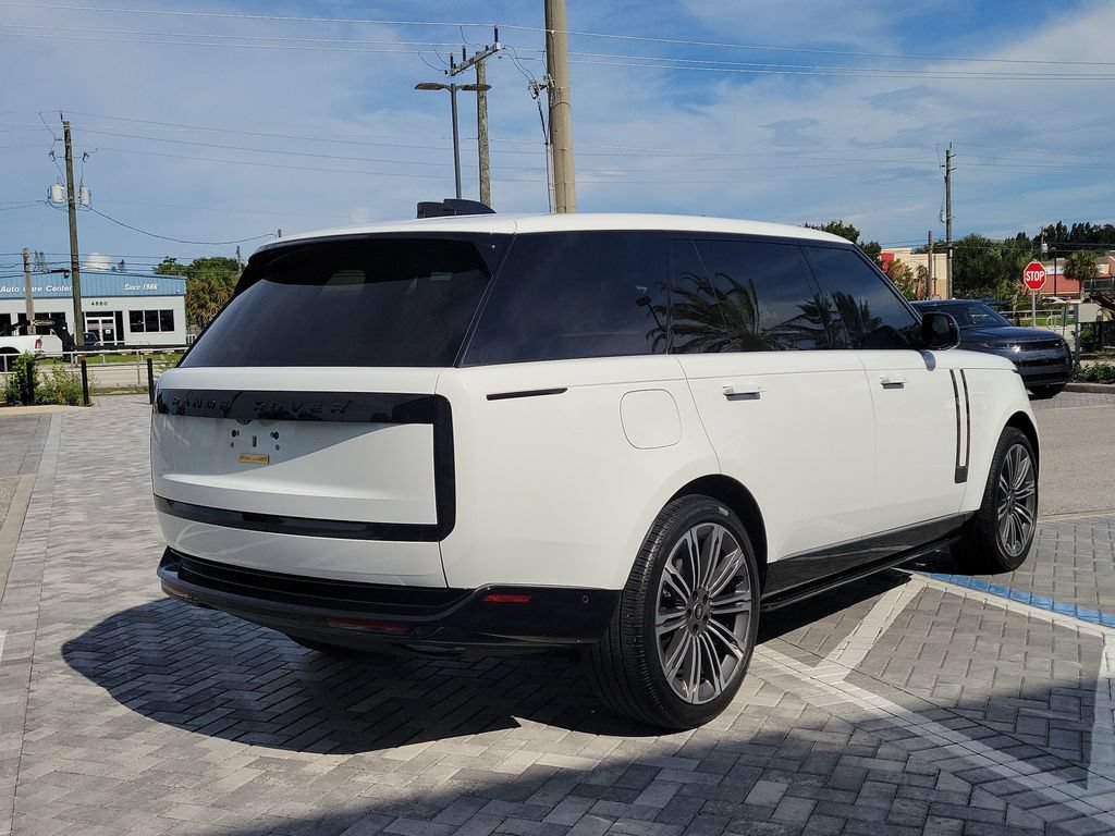 Used 2025 Land Rover Range Rover Long Wheelbase SE AWD/4WD image 5