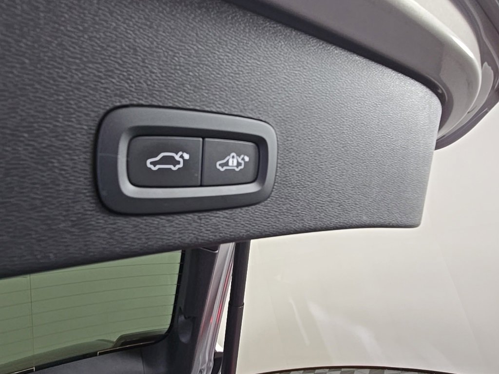 Certified 2023 Volvo C40 P8 Recharge Ultimate image 14