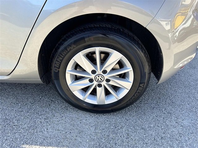 Used 2017 Volkswagen Golf S image 6