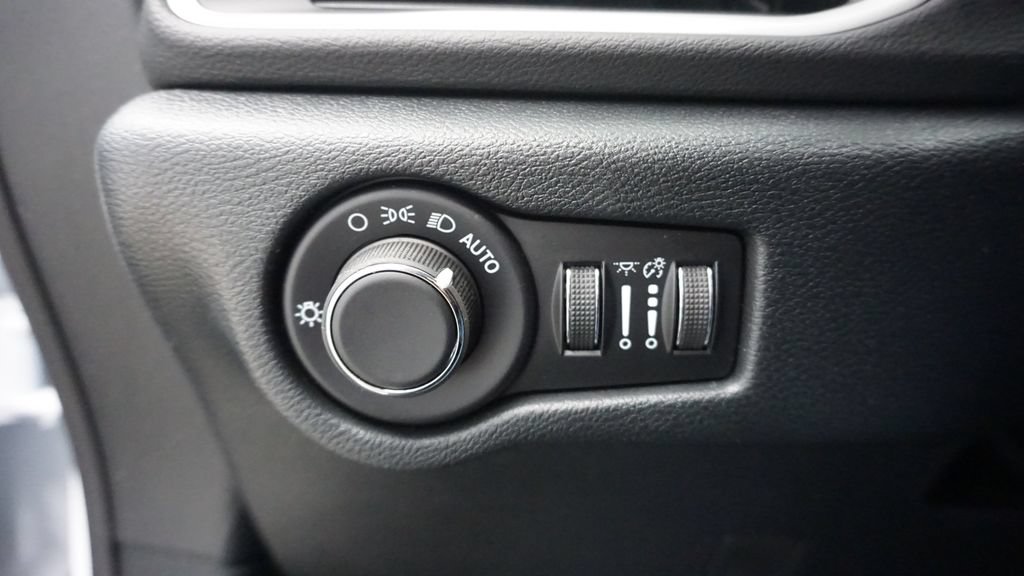 New 2026 Chrysler Voyager LX FWD image 31