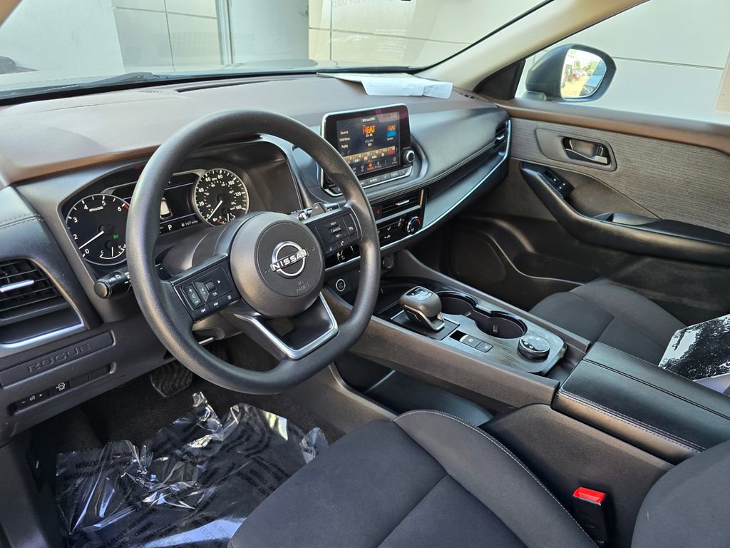 Used 2023 Nissan Rogue S image 9
