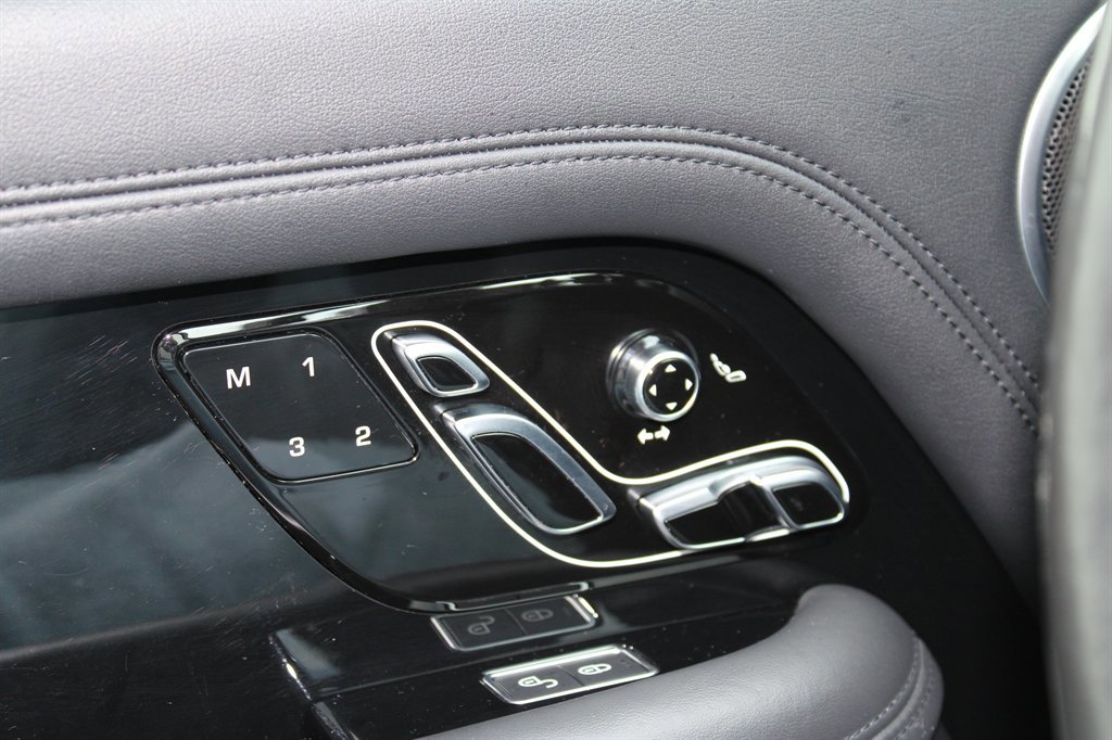 Used 2018 Land Rover Range Rover Supercharged image 28