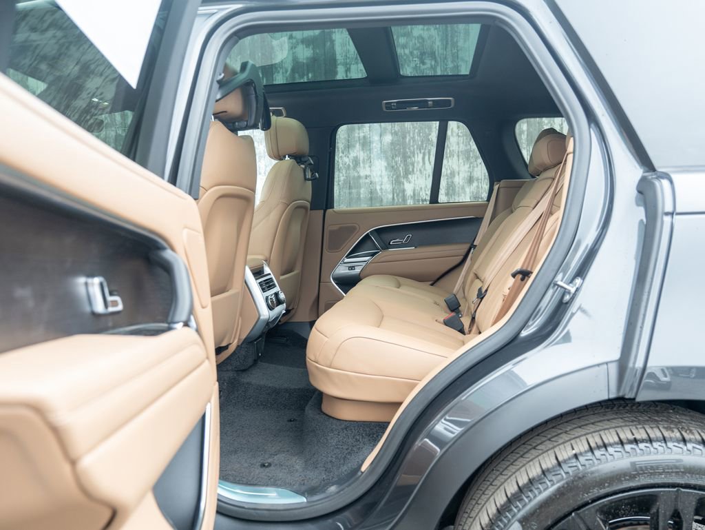 New 2026 Land Rover Range Rover SE image 19
