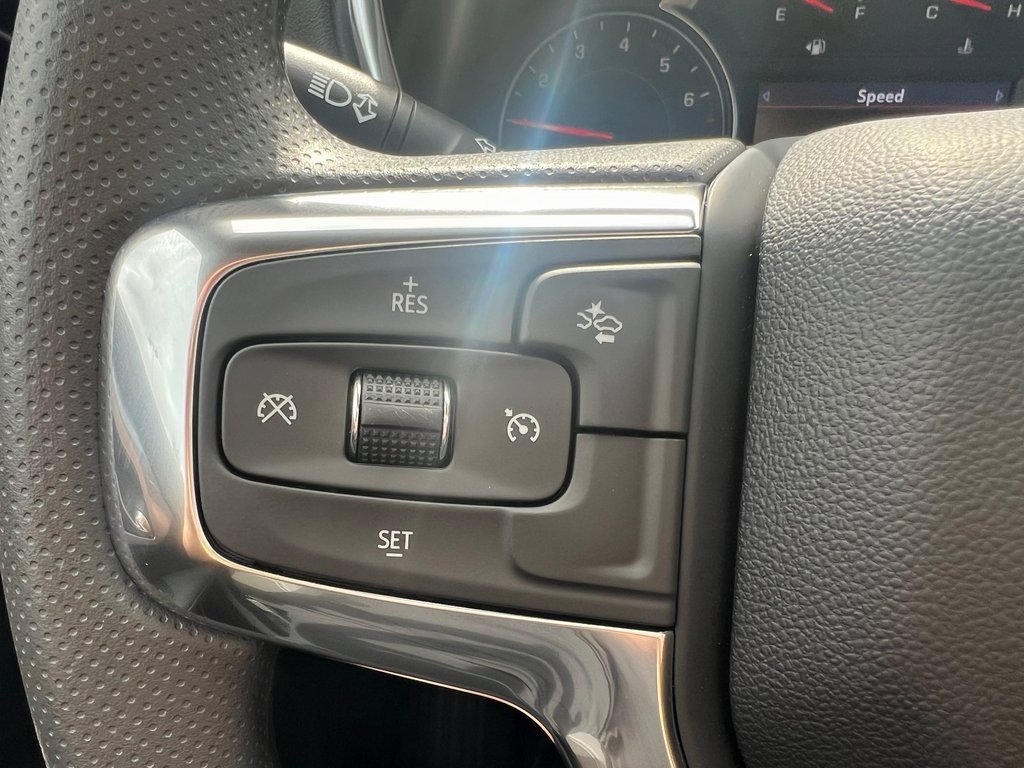 New 2025 Chevrolet Blazer LT w/ Midnight/Sport Edition image 6