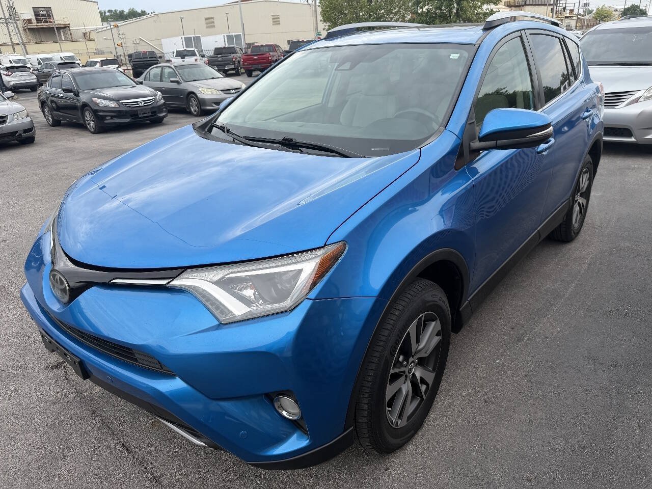 Used 2018 Toyota RAV4 XLE FWD image 3