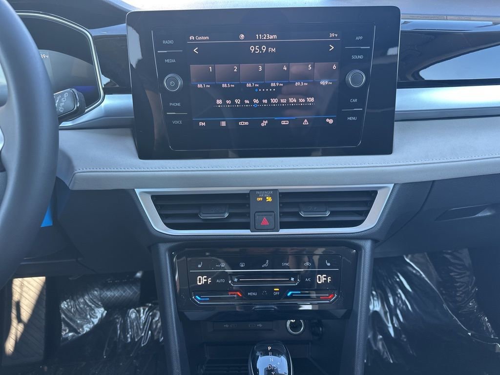 New 2026 Volkswagen Taos SE image 16