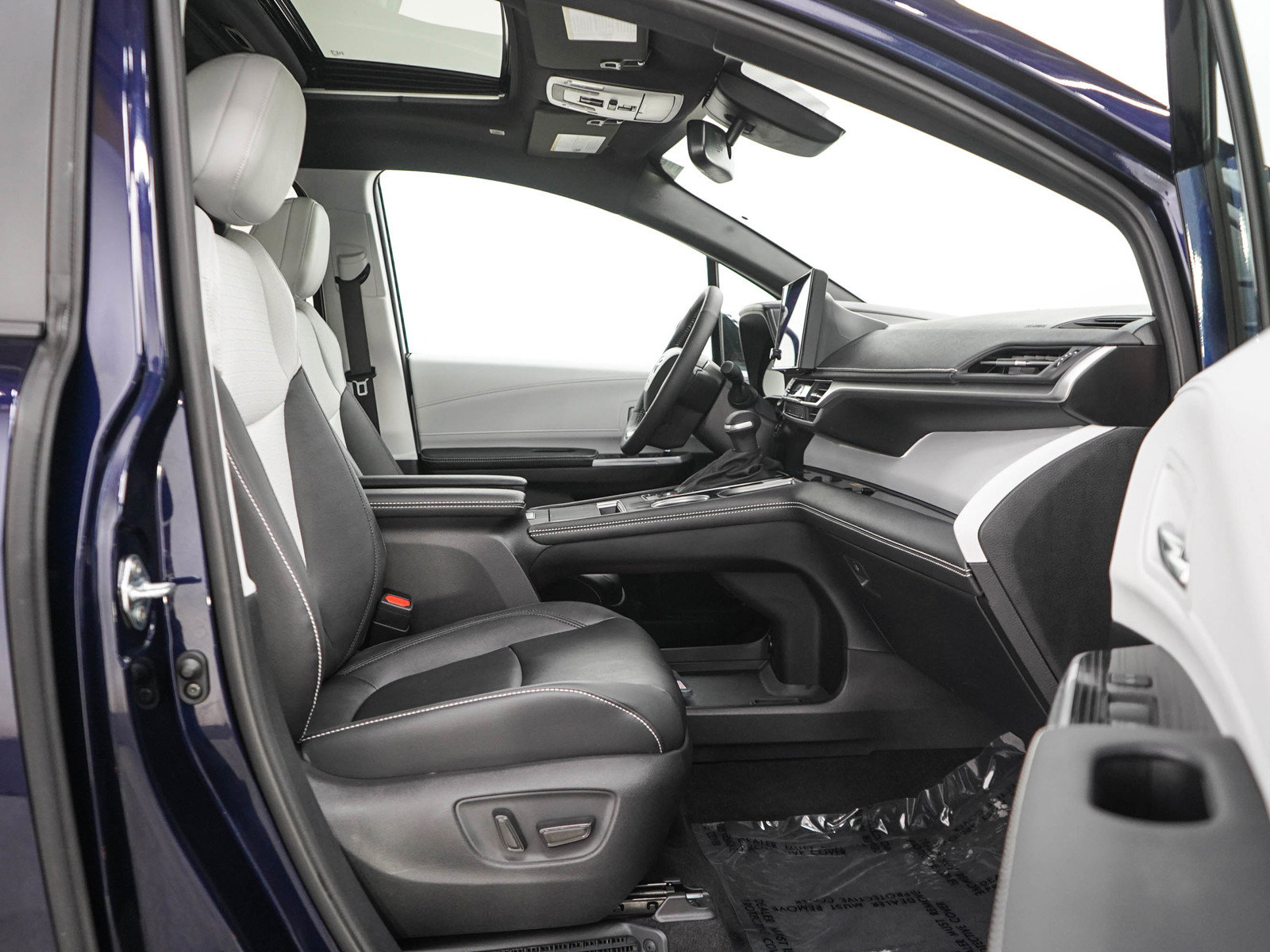 Used 2026 Toyota Sienna AWD image 11