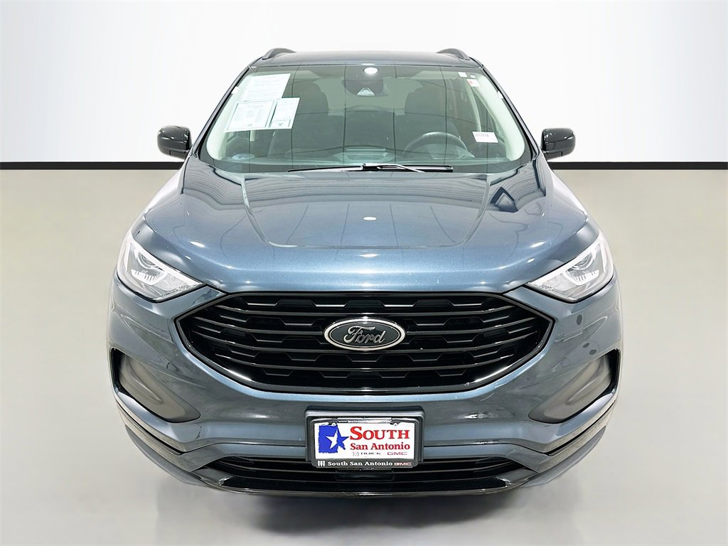 Used 2022 Ford Edge SE w/ Black Appearance Package image 2