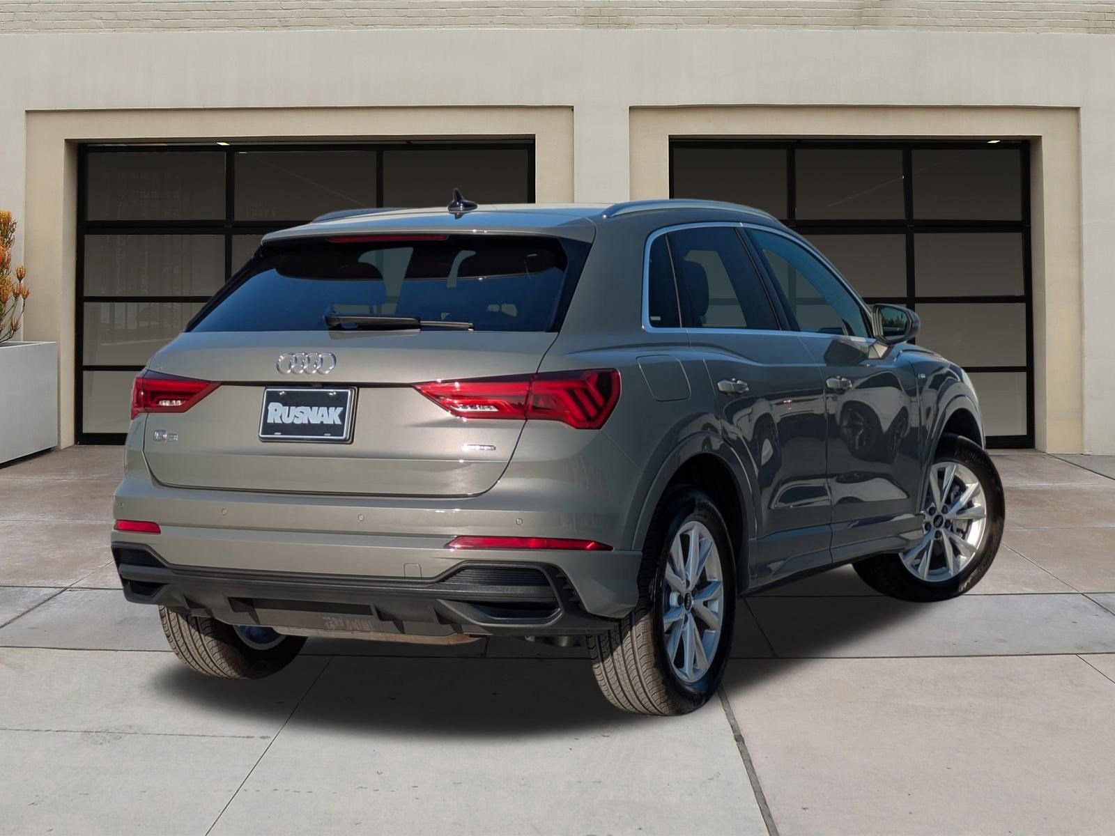 Used 2025 Audi Q3 2.0T Premium w/ Convenience Package image 4