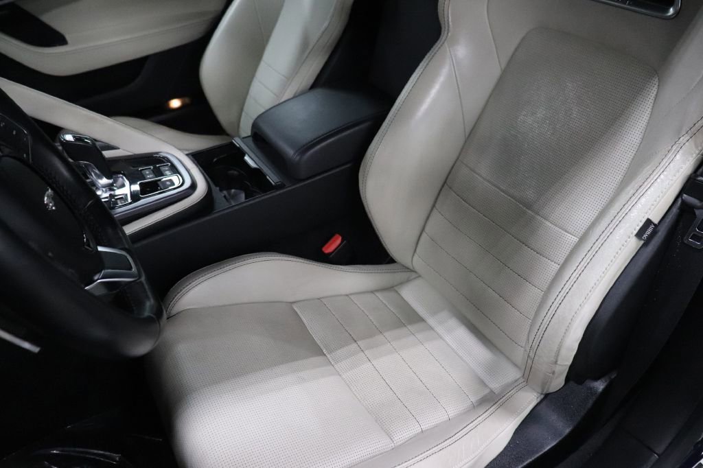 Used 2020 Jaguar F-TYPE image 11