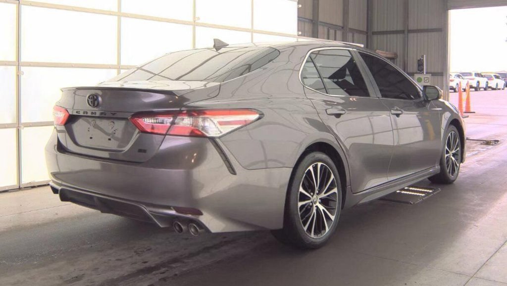 Used 2020 Toyota Camry SE w/ Blackout Package FWD image 7