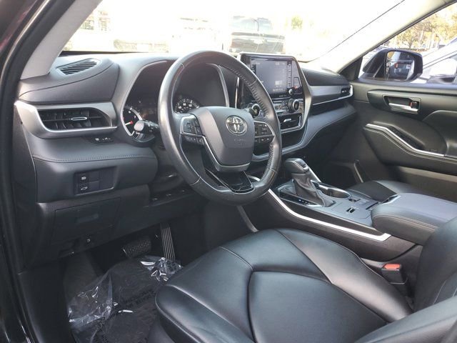 Used 2021 Toyota Highlander XLE FWD image 13