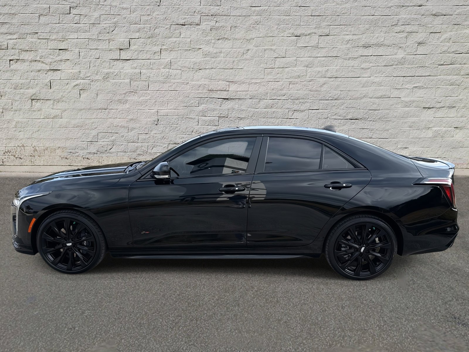 Used 2025 Cadillac CT4 V w/ LPO, ONYX Package image 8