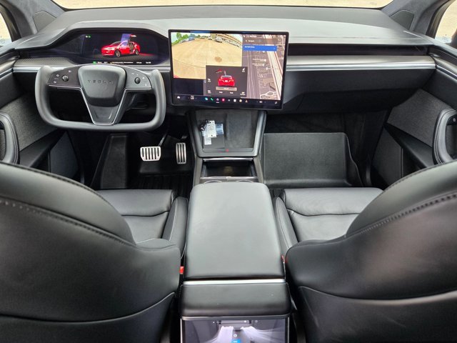 Used 2023 Tesla Model X Plaid image 17