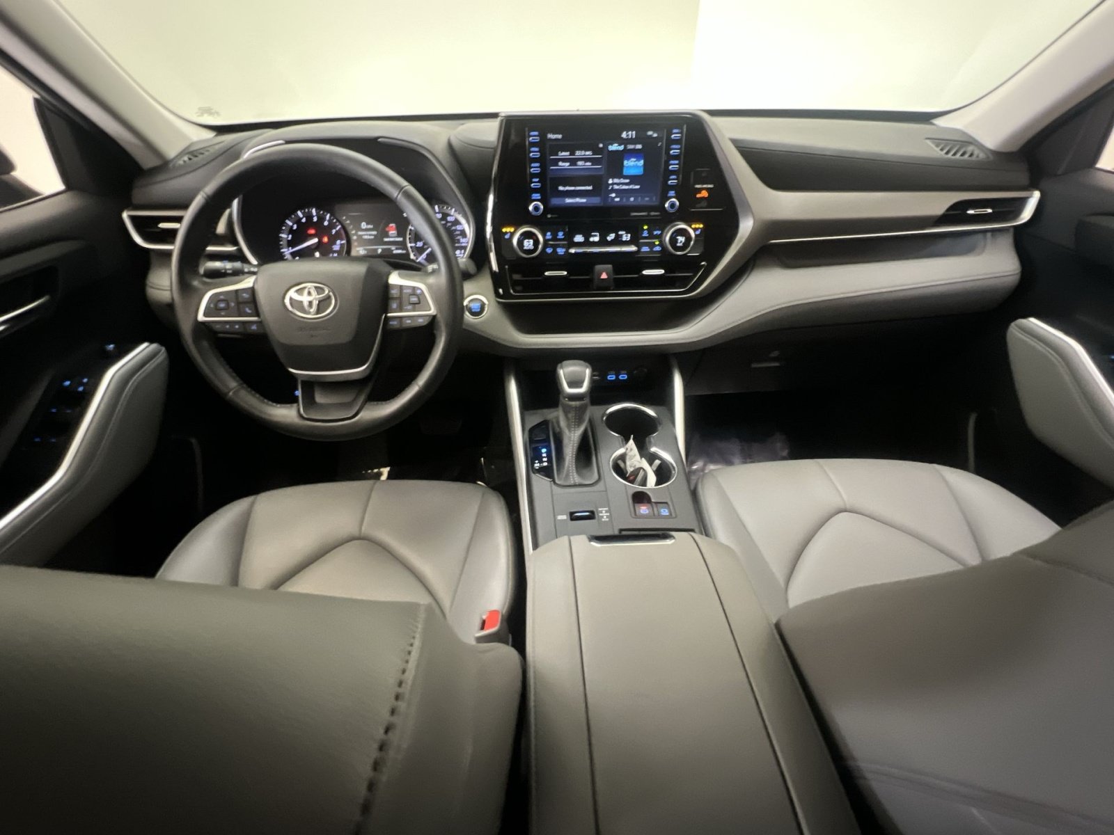 Used 2022 Toyota Highlander XLE FWD image 22