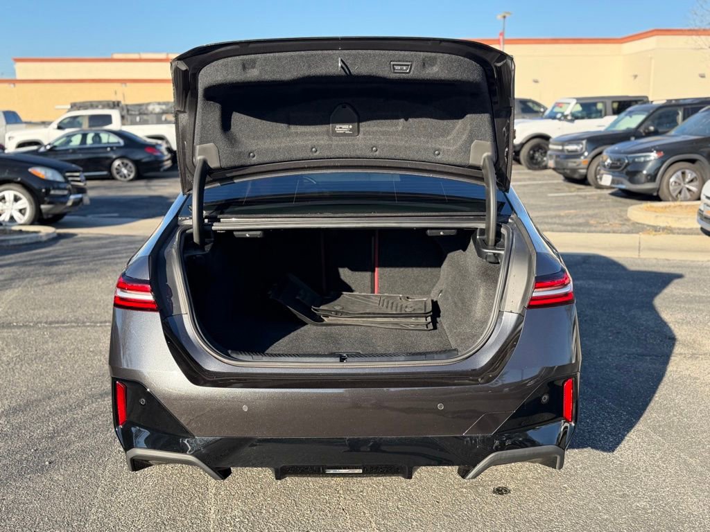 Used 2025 BMW i5 xDrive40 w/ M Sport Package image 12