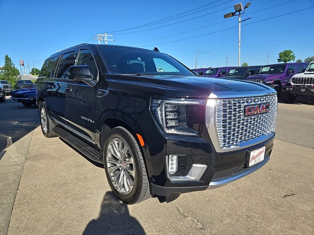 Used 2024 GMC Yukon XL Denali w/ Advanced Technology Package AWD/4WD image 14