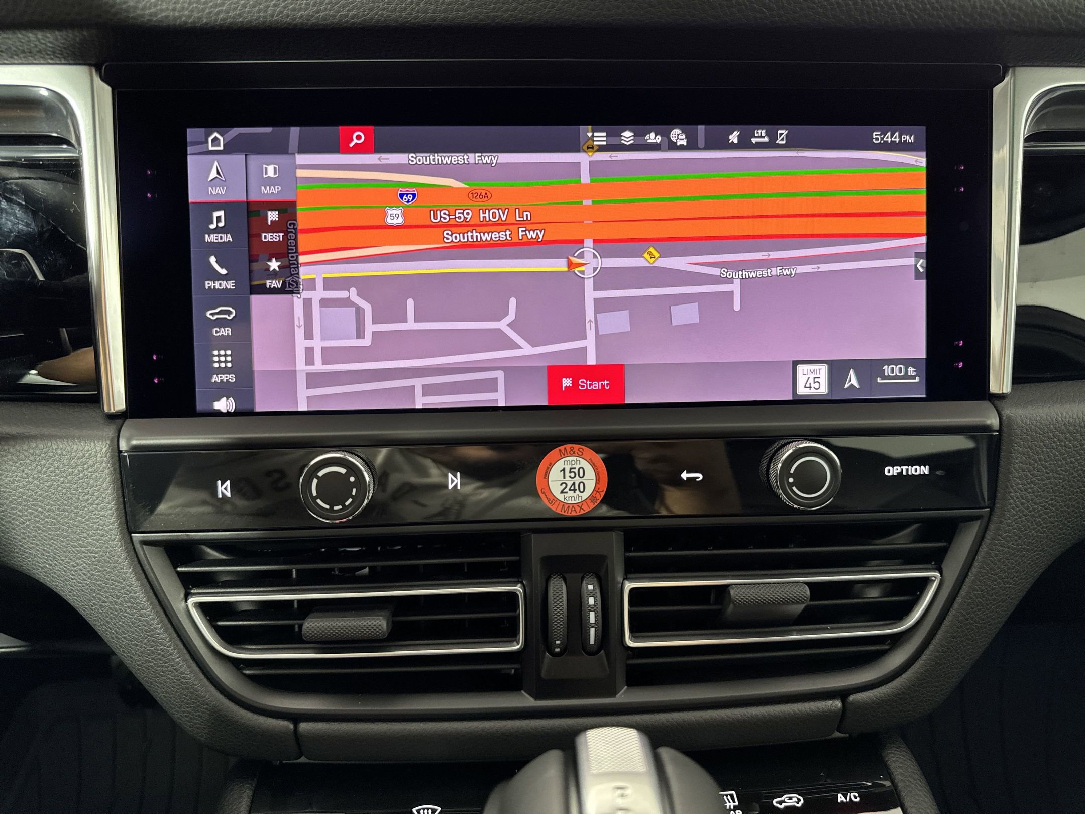 Used 2025 Porsche Macan image 24