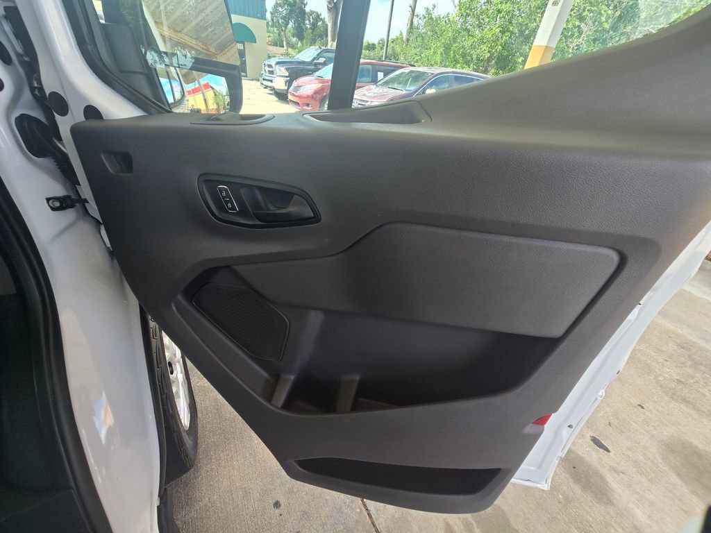 Used 2022 Ford E-Transit Medium Roof RWD image 35
