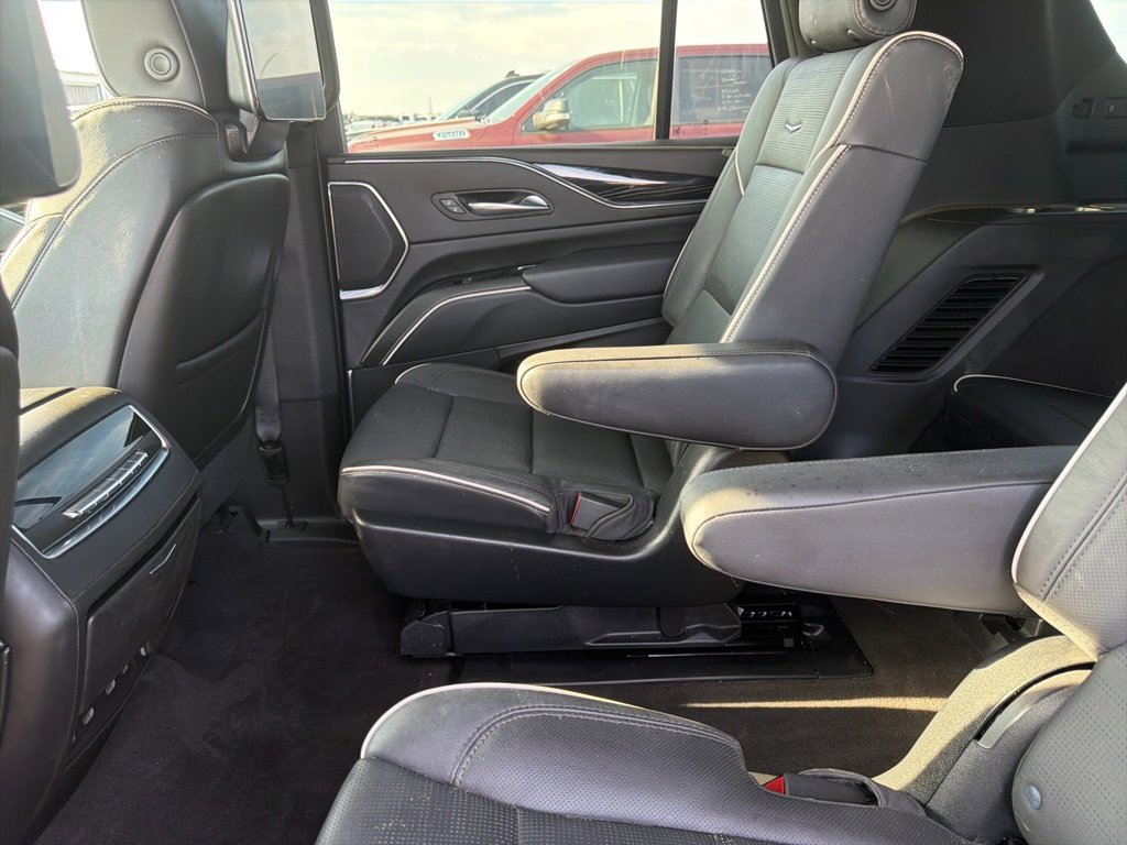 Used 2023 Cadillac Escalade Sport w/ LPO, ONYX Package image 17