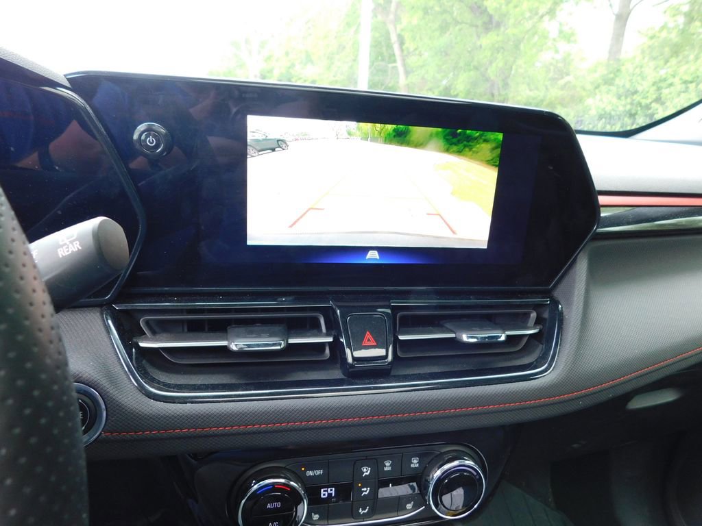 Used 2024 Chevrolet TrailBlazer RS w/ Convenience Package FWD image 11