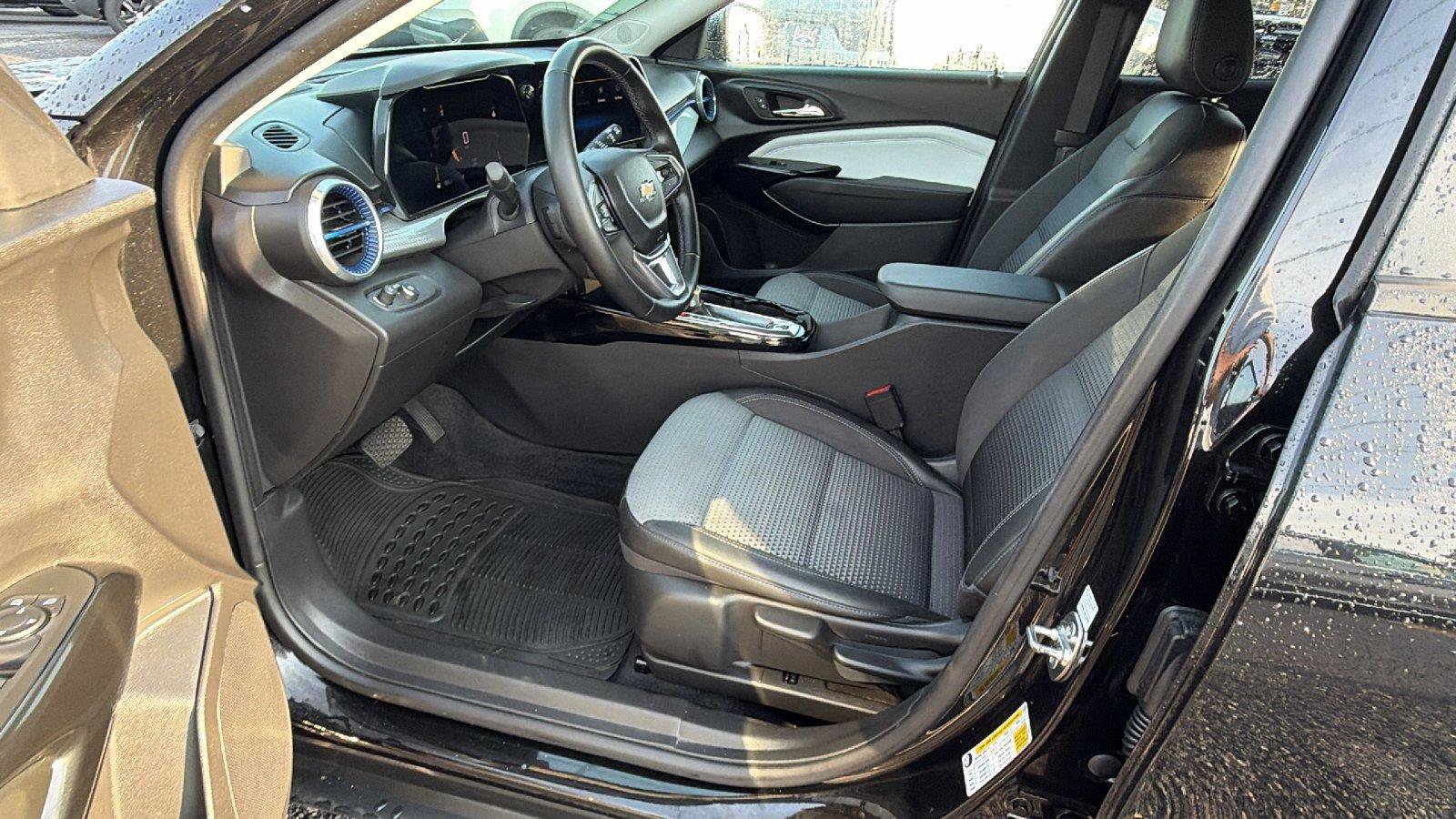 Used 2024 Chevrolet Trax LT w/ Driver Confidence Package FWD image 16