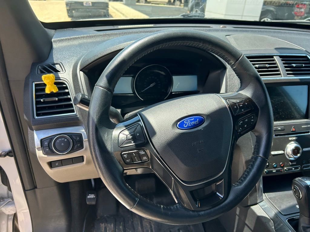 Used 2018 Ford Explorer Limited w/ Equipment Group 301A FWD image 12