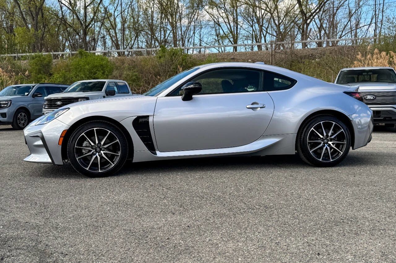 Used 2024 Toyota GR86 RWD image 6