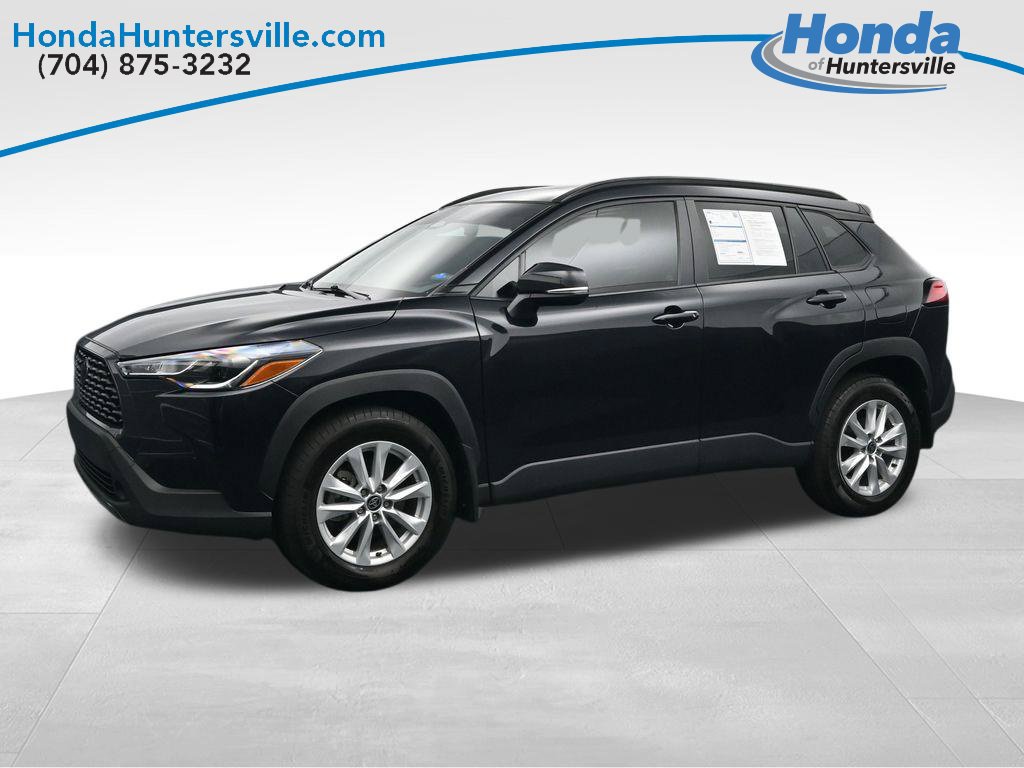 Used 2024 Toyota Corolla Cross LE w/ Moonroof Package FWD image 5